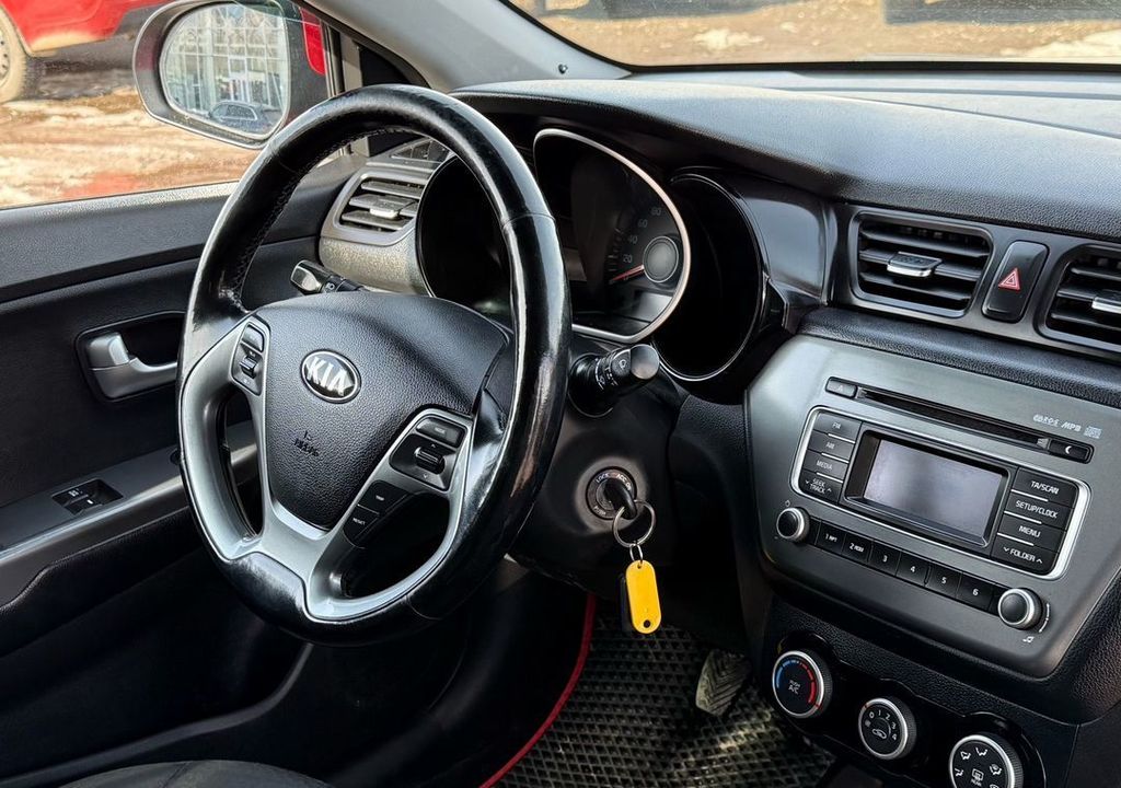 KIA Rio III рестайлинг, 2015 год, 700 000 рублей, 16 фотография