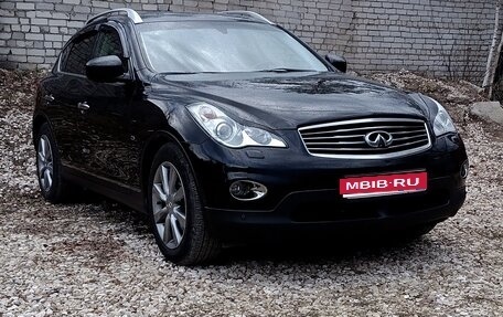 Infiniti QX50 I рестайлинг, 2015 год, 2 400 000 рублей, 1 фотография