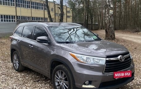 Toyota Highlander III, 2014 год, 3 100 000 рублей, 4 фотография