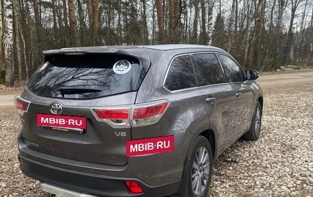 Toyota Highlander III, 2014 год, 3 100 000 рублей, 5 фотография