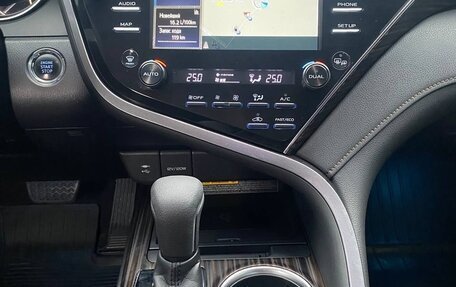 Toyota Camry, 2020 год, 3 000 000 рублей, 13 фотография