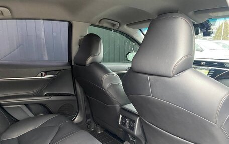 Toyota Camry, 2020 год, 3 000 000 рублей, 18 фотография