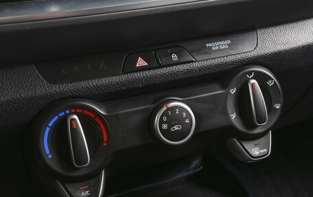 KIA Stonic, 2019 год, 1 840 000 рублей, 14 фотография