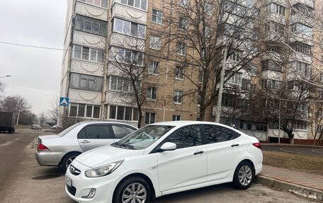 Hyundai Solaris II рестайлинг, 2012 год, 770 000 рублей, 2 фотография