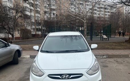 Hyundai Solaris II рестайлинг, 2012 год, 770 000 рублей, 4 фотография
