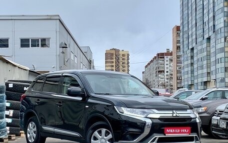 Mitsubishi Outlander III рестайлинг 3, 2019 год, 1 699 000 рублей, 1 фотография