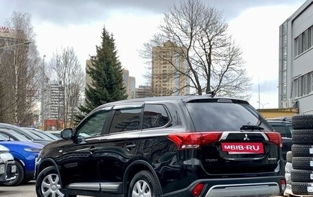 Mitsubishi Outlander III рестайлинг 3, 2019 год, 1 699 000 рублей, 4 фотография