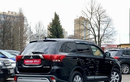 Mitsubishi Outlander III рестайлинг 3, 2019 год, 1 699 000 рублей, 6 фотография