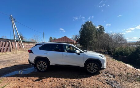 Toyota RAV4, 2021 год, 3 200 000 рублей, 4 фотография