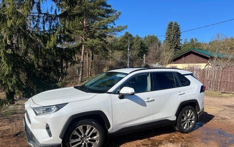 Toyota RAV4, 2021 год, 3 200 000 рублей, 2 фотография