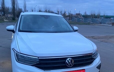 Volkswagen Tiguan II, 2021 год, 2 950 000 рублей, 1 фотография