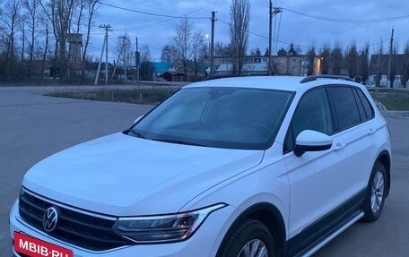 Volkswagen Tiguan II, 2021 год, 2 950 000 рублей, 2 фотография