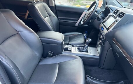 Toyota Land Cruiser Prado 150 рестайлинг 2, 2018 год, 5 200 000 рублей, 12 фотография