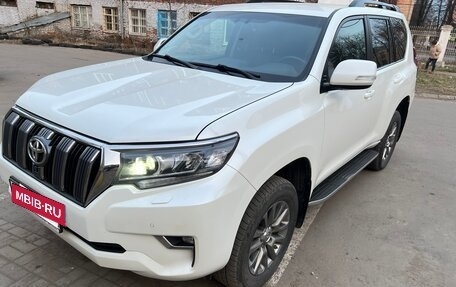 Toyota Land Cruiser Prado 150 рестайлинг 2, 2018 год, 5 200 000 рублей, 2 фотография