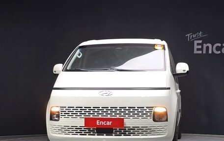 Hyundai Staria, 2022 год, 2 810 000 рублей, 2 фотография