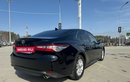 Toyota Camry, 2019 год, 2 800 000 рублей, 9 фотография