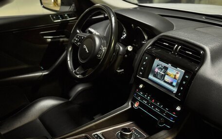 Jaguar F-Pace, 2017 год, 3 400 000 рублей, 16 фотография