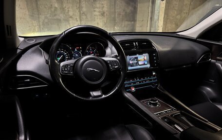 Jaguar F-Pace, 2017 год, 3 400 000 рублей, 15 фотография