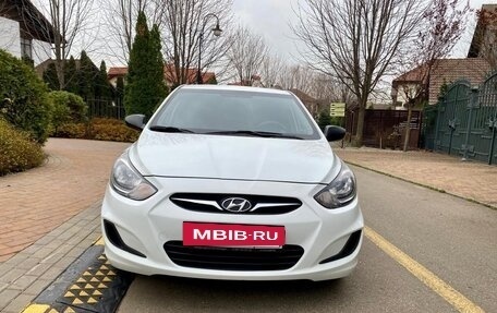 Hyundai Solaris II рестайлинг, 2012 год, 4 фотография