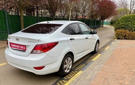 Hyundai Solaris II рестайлинг, 2012 год, 3 фотография