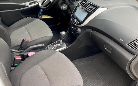 Hyundai Solaris II рестайлинг, 2012 год, 14 фотография