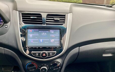 Hyundai Solaris II рестайлинг, 2012 год, 17 фотография