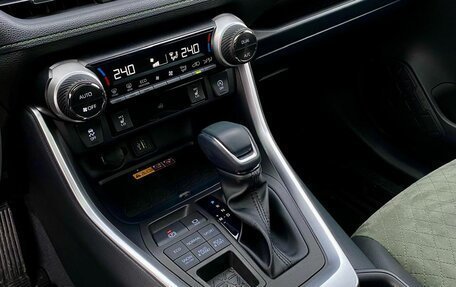 Toyota RAV4, 2024 год, 22 фотография