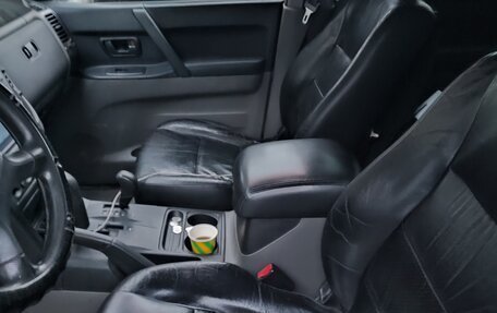 Mitsubishi Pajero III рестайлинг, 2005 год, 2 300 000 рублей, 2 фотография