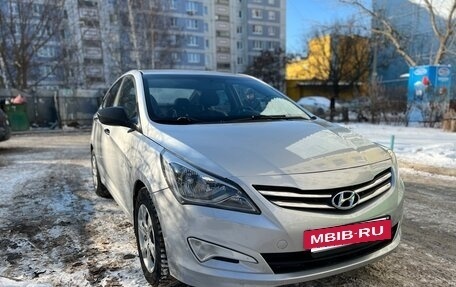 Hyundai Solaris II рестайлинг, 2015 год, 715 000 рублей, 2 фотография