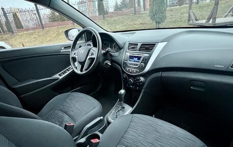Hyundai Solaris II рестайлинг, 2015 год, 715 000 рублей, 26 фотография