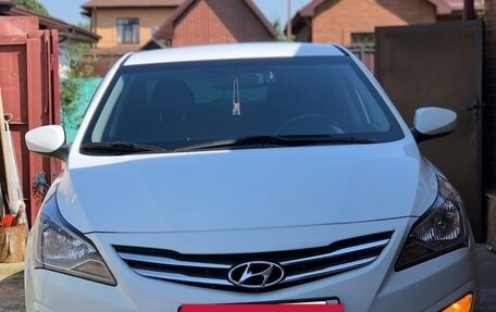 Hyundai Solaris II рестайлинг, 2015 год, 1 050 000 рублей, 1 фотография