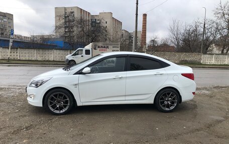 Hyundai Solaris II рестайлинг, 2015 год, 1 050 000 рублей, 2 фотография