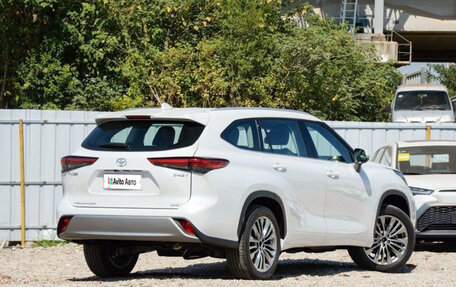 Toyota Highlander, 2024 год, 5 850 000 рублей, 4 фотография
