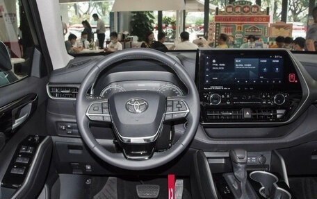 Toyota Highlander, 2024 год, 5 850 000 рублей, 11 фотография