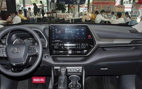 Toyota Highlander, 2024 год, 5 850 000 рублей, 6 фотография