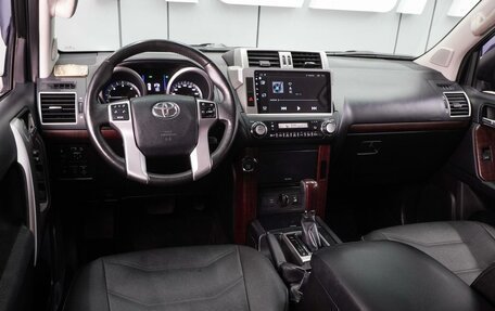 Toyota Land Cruiser Prado 150 рестайлинг 2, 2015 год, 3 299 000 рублей, 6 фотография