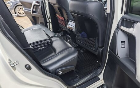 Toyota Land Cruiser Prado 150 рестайлинг 2, 2018 год, 4 990 000 рублей, 10 фотография