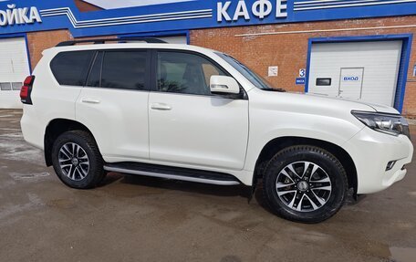 Toyota Land Cruiser Prado 150 рестайлинг 2, 2018 год, 4 990 000 рублей, 14 фотография