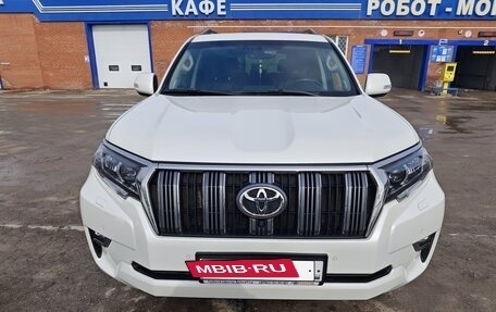 Toyota Land Cruiser Prado 150 рестайлинг 2, 2018 год, 4 990 000 рублей, 13 фотография