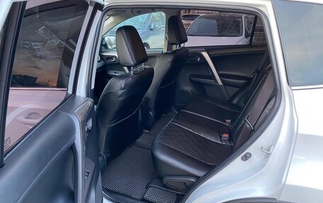 Toyota RAV4, 2018 год, 2 950 000 рублей, 9 фотография