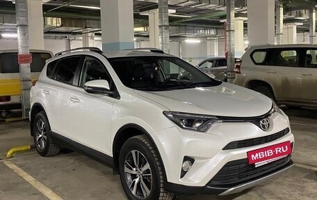 Toyota RAV4, 2018 год, 2 950 000 рублей, 24 фотография