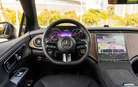 Mercedes-Benz EQE, 2023 год, 4 500 000 рублей, 11 фотография