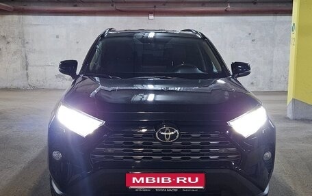 Toyota RAV4, 2021 год, 3 990 000 рублей, 2 фотография