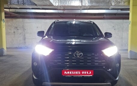 Toyota RAV4, 2021 год, 3 990 000 рублей, 12 фотография