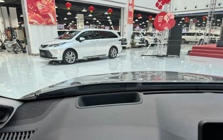 Toyota Venza, 2022 год, 3 750 700 рублей, 24 фотография