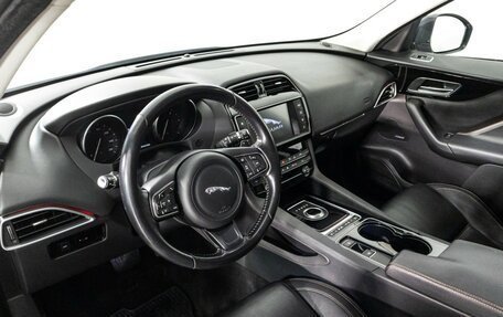 Jaguar F-Pace, 2017 год, 2 670 000 рублей, 14 фотография