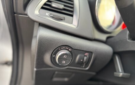 Opel Astra J, 2010 год, 17 фотография