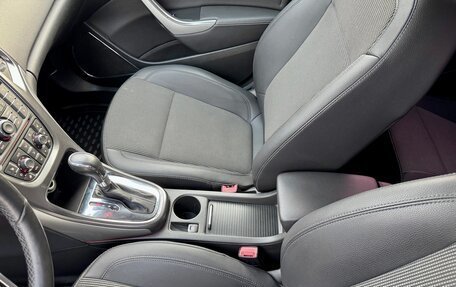 Opel Astra J, 2010 год, 16 фотография