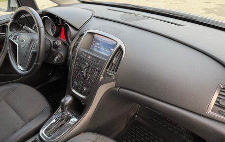 Opel Astra J, 2010 год, 18 фотография