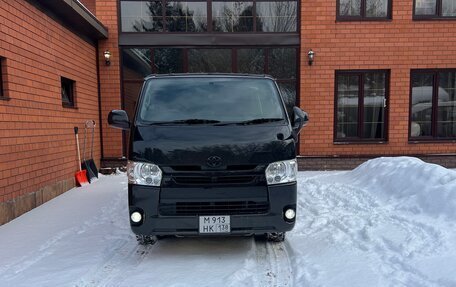 Toyota RegiusAce, 2017 год, 4 000 000 рублей, 6 фотография